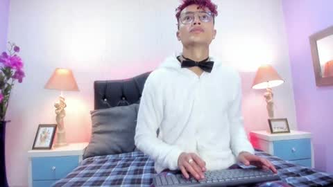 Snapshot of elegant_wolf chatting on 12-31-24, 02:51 Elegant online show from 12-31-24, 02:51