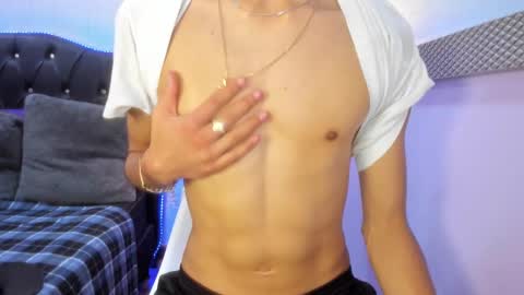 Snapshot of elegant_wolf chatting on 01-10-25, 06:09 Elegant online show from 01-10-25, 06:09