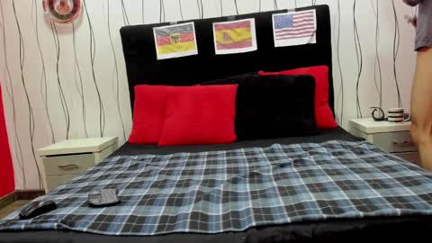 Snapshot of elegant_wolf chatting on 01-18-25, 02:36 Elegant online show from 01-18-25, 02:36