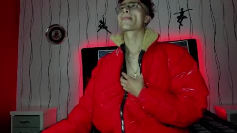 Snapshot of elegant_wolf chatting on 01-19-25, 02:47 Elegant online show from 01-19-25, 02:47