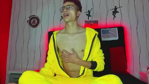 Snapshot of elegant_wolf chatting on 01-24-25, 03:00 Elegant online show from 01-24-25, 03:00