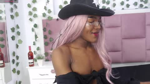 Snapshot of elektraqueen1 chatting on 05-29-26, 07:34 LUISA online show from 05-29-26, 07:34