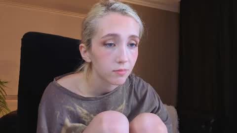 Snapshot of elen__moore chatting on 07-09-26, 05:33 Elen online show from 07-09-26, 05:33