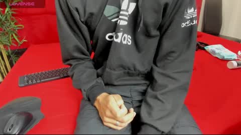 Snapshot of elena_and_derek chatting on 01-06-25, 06:31 Elena Derek online show from 01-06-25, 06:31