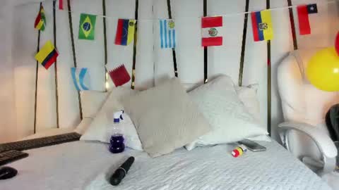 Snapshot of elena_mature chatting on 06-18-26, 07:07 Elena online show from 06-18-26, 07:07