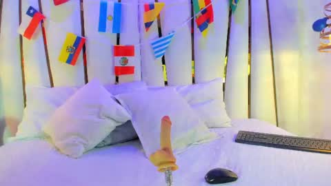 Snapshot of elena_mature chatting on 07-10-26, 07:05 Elena online show from 07-10-26, 07:05