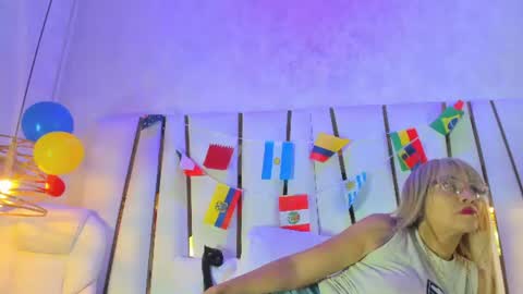 Snapshot of elena_mature chatting on 07-11-26, 07:05 Elena online show from 07-11-26, 07:05