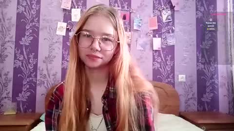 Snapshot of elenacastellani chatting on 02-21-26, 04:24 Mia online show from 02-21-26, 04:24