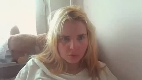 Snapshot of elenaflirt chatting on 06-20-26, 04:43 Elena online show from 06-20-26, 04:43