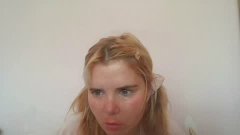 Snapshot of elenaflirt chatting on 06-28-26, 08:20 Elena online show from 06-28-26, 08:20