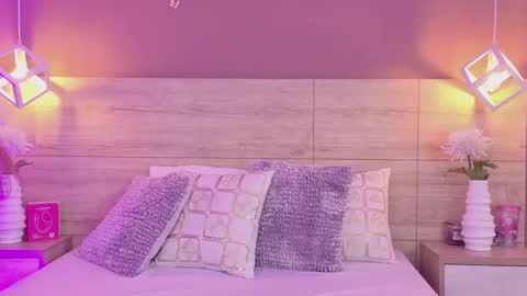 Snapshot of elenagilbert2 chatting on 05-31-26, 02:46 Elena online show from 05-31-26, 02:46