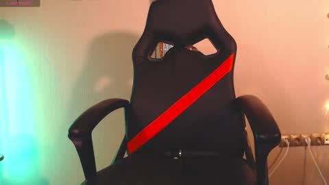 Heleonora online show from 12-15-24, 01:54