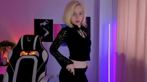 Snapshot of elenamonroe_ chatting on 04-20-26, 04:59 elenamonroe_ online show from 04-20-26, 04:59