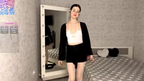 Annie PVT IS OPEN online show from 12-15-25, 09:08