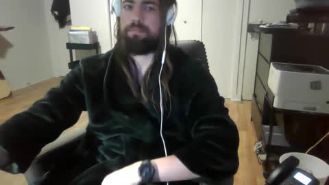 Snapshot of elephantfox chatting on 12-20-24, 04:20 fox online show from 12-20-24, 04:20