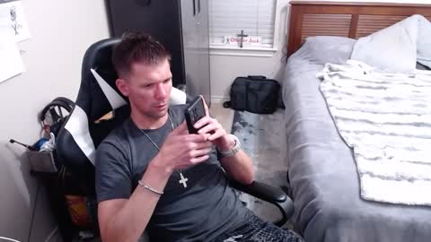 Snapshot of elevatetlb chatting on 10-08-25, 06:00 Walker online show from 10-08-25, 06:00