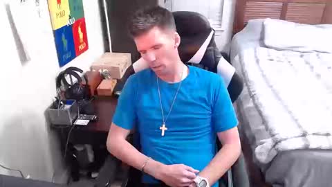 Snapshot of elevatetlb chatting on 10-12-25, 04:11 Walker online show from 10-12-25, 04:11