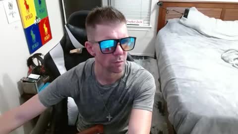 Snapshot of elevatetlb chatting on 10-28-25, 07:56 Walker online show from 10-28-25, 07:56