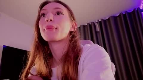 Snapshot of elfiecollins chatting on 04-18-26, 08:31 Elfie online show from 04-18-26, 08:31
