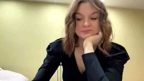 Snapshot of elfredabalderama chatting on 02-27-26, 05:24 Mila online show from 02-27-26, 05:24