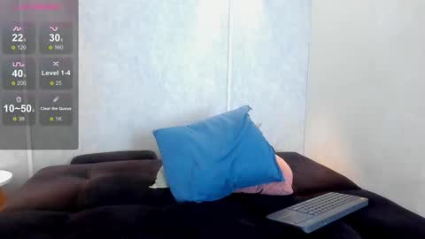 Snapshot of elian___ chatting on 10-23-25, 12:37 Elian online show from 10-23-25, 12:37