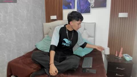 Snapshot of elian_julian chatting on 11-06-25, 01:17 Elian Julian online show from 11-06-25, 01:17