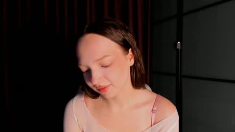 Snapshot of elianareynolds chatting on 12-07-24, 03:04 Ella online show from 12-07-24, 03:04