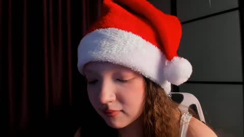 Snapshot of elianareynolds chatting on 12-20-24, 06:40 Ella online show from 12-20-24, 06:40