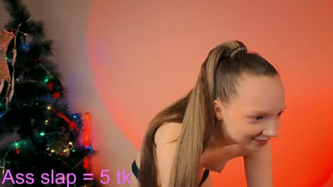 Snapshot of elianareynolds chatting on 12-24-24, 07:39 Ella online show from 12-24-24, 07:39