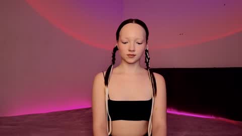 Snapshot of elianareynolds chatting on 01-14-25, 03:22 Ella online show from 01-14-25, 03:22