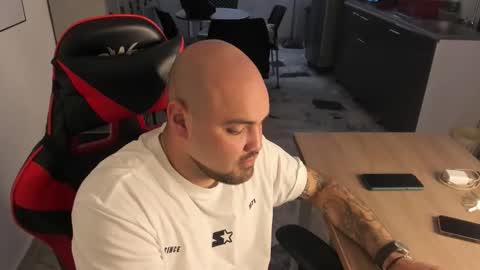 Snapshot of eliancrow chatting on 11-25-25, 09:59 Elian online show from 11-25-25, 09:59