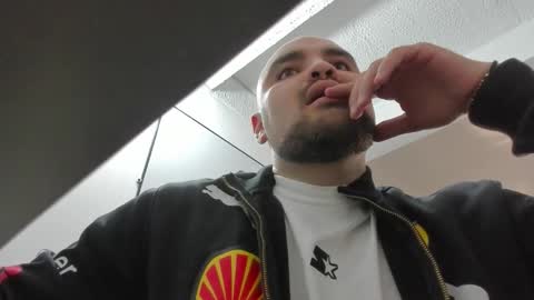 Snapshot of eliancrow chatting on 12-01-25, 07:41 Elian online show from 12-01-25, 07:41