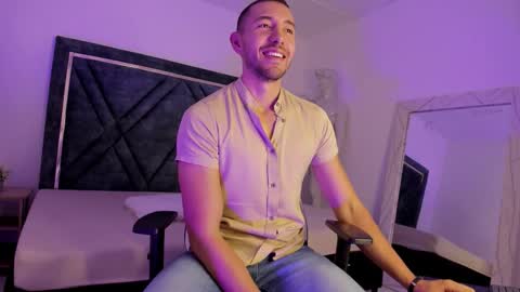 Your favorite Boy online show from 11-10-25, 01:32