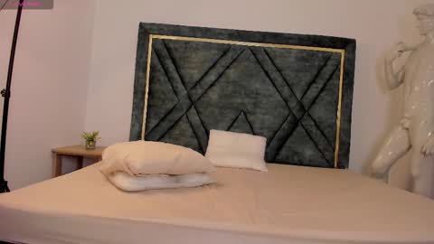 Your favorite Boy online show from 11-11-25, 12:27