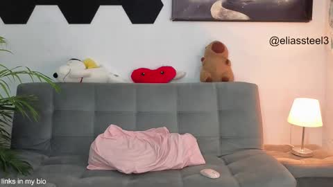 Snapshot of elias_steel1 chatting on 11-16-25, 02:22 elias online show from 11-16-25, 02:22