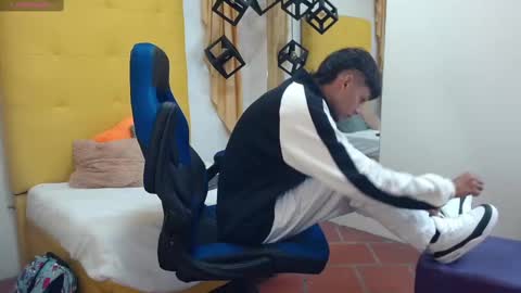 E L I A S online show from 03-04-25, 04:06