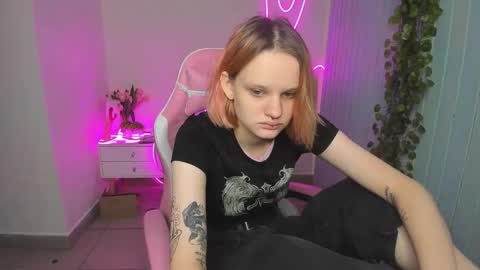 elieiza_xo online show from 10-19-25, 09:21