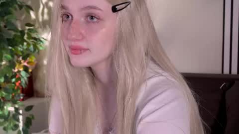 Ellie online show from 04-17-26, 05:21