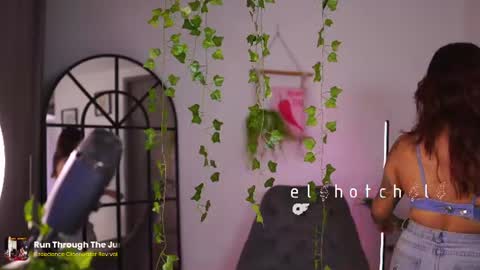 Snapshot of elihotchili chatting on 07-18-26, 04:22 Eli online show from 07-18-26, 04:22