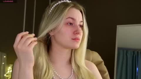 Elina online show from 03-08-25, 01:06