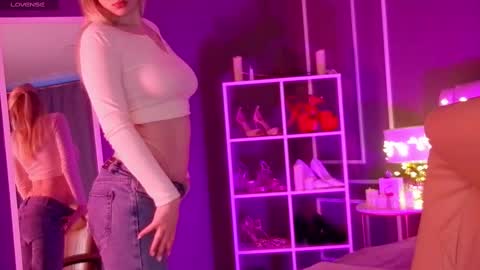 Elina online show from 03-12-25, 01:14