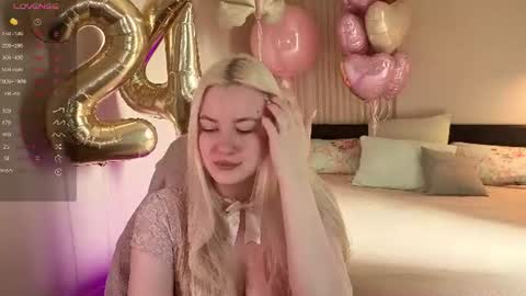 Elina online show from 06-18-26, 04:24