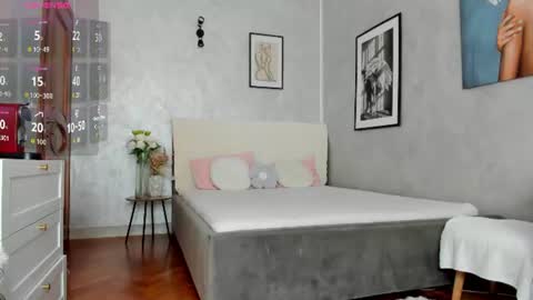 Snapshot of elinamoon_ chatting on 06-23-26, 10:57 Elina online show from 06-23-26, 10:57