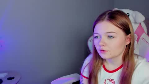 Snapshot of elinavale chatting on 02-25-26, 07:18 elinavale online show from 02-25-26, 07:18