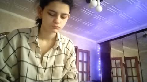 Lola online show from 11-29-25, 07:22