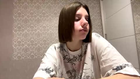 Elisa online show from 10-18-25, 10:10