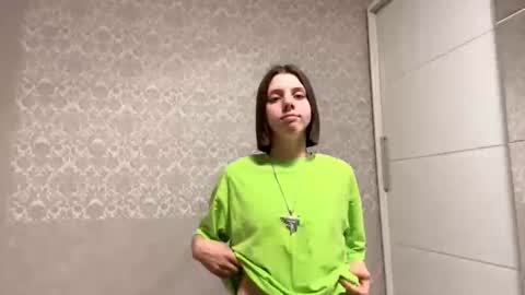 Elisa online show from 10-19-25, 07:03