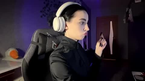 Snapshot of elinorashfield chatting on 05-11-26, 07:14 Milica online show from 05-11-26, 07:14