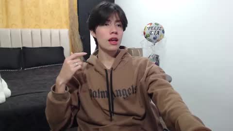 Snapshot of elio_collem chatting on 01-04-25, 02:14 ELIO online show from 01-04-25, 02:14