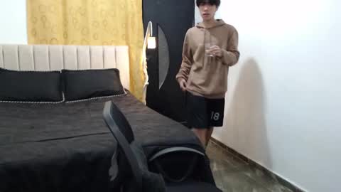 Snapshot of elio_collem chatting on 02-17-25, 09:13 ELIO online show from 02-17-25, 09:13